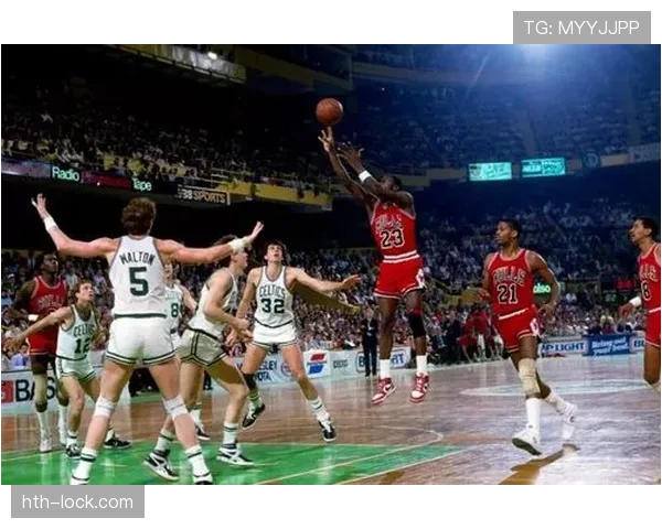 克里斯·韦伯挡拆制造错位比肩乔丹拉开球队进攻空间