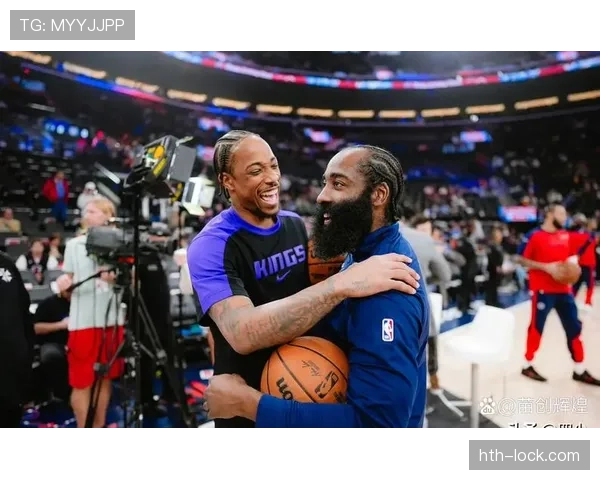 德罗赞高效中距离投篮拉开进攻空间明显优于拉文